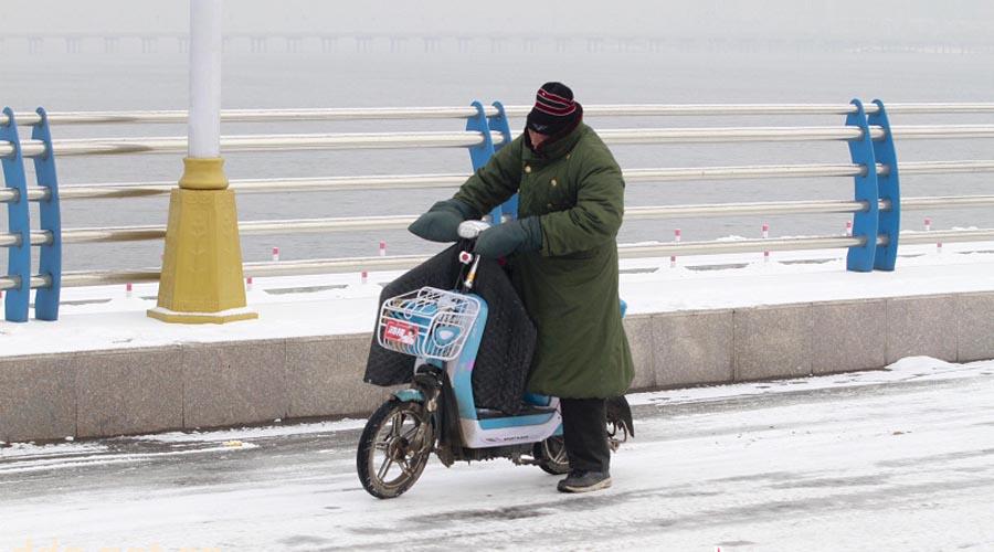 电动车下雪天怎么防滑 教您三招!_旭派电源有限公司