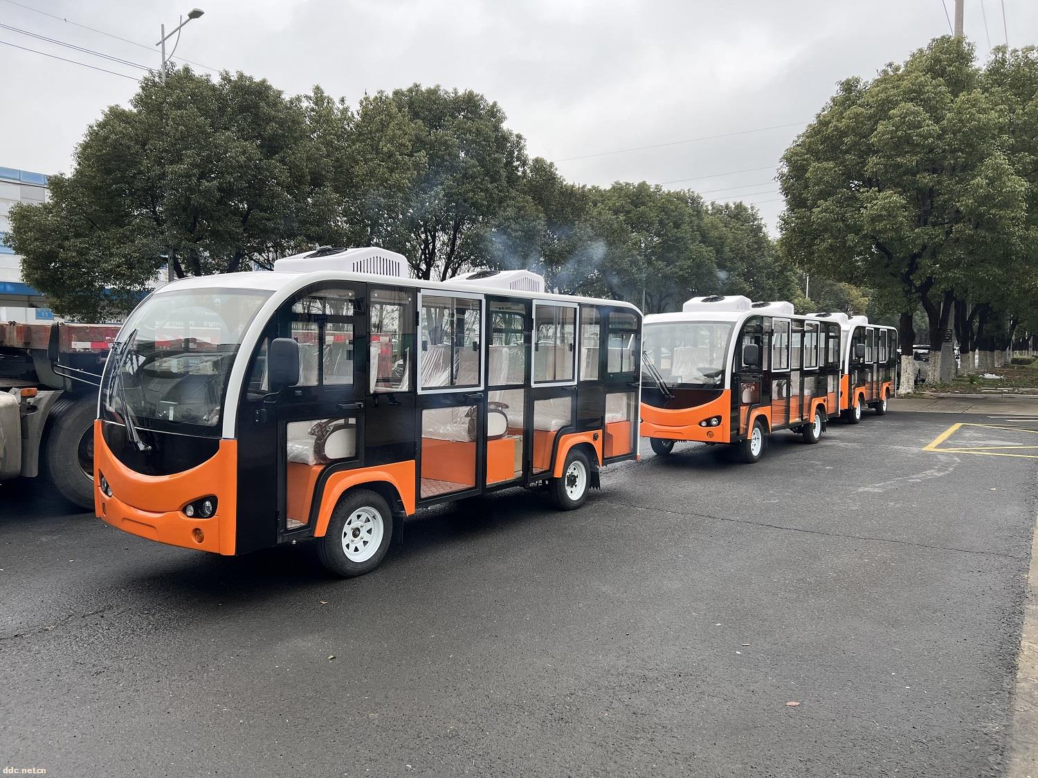 景区14座电动观光车全封闭带空调电瓶游览车