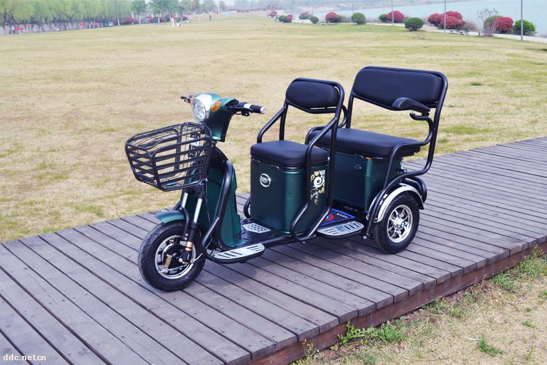 信步新款bs-518三轮休闲电动老年代步车三人座500w电机