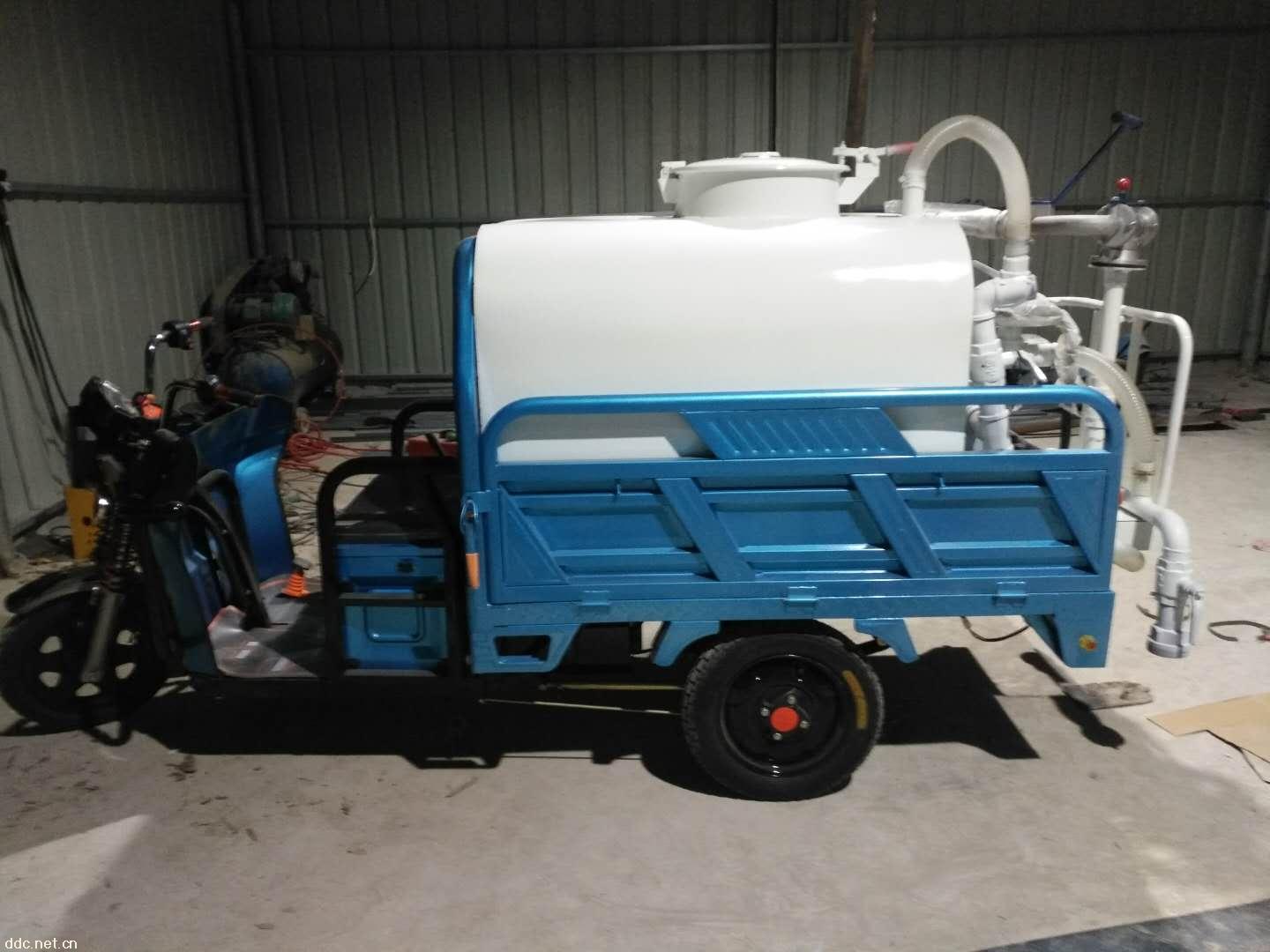 2立方三轮洒水车